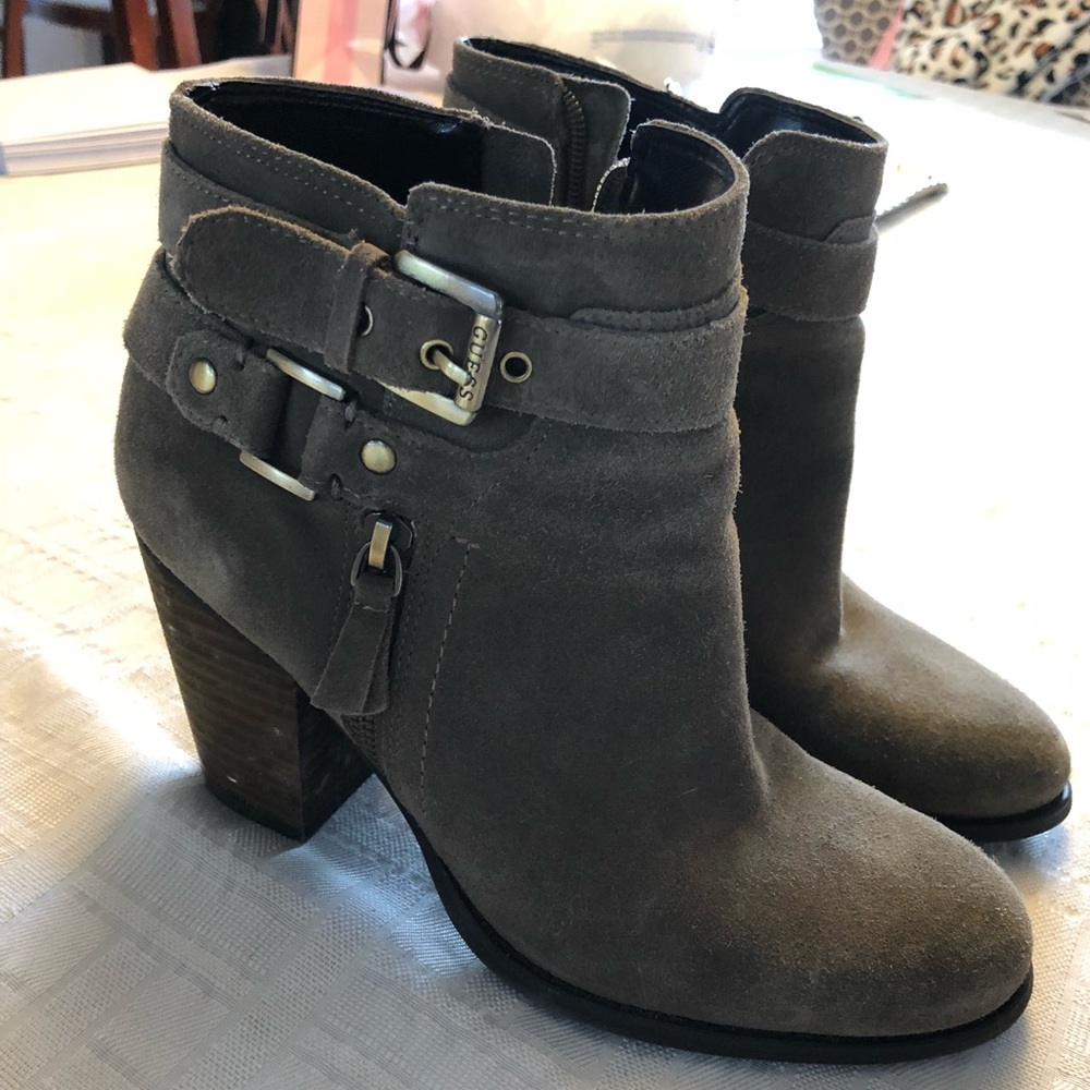 GUESS booties 😍😍